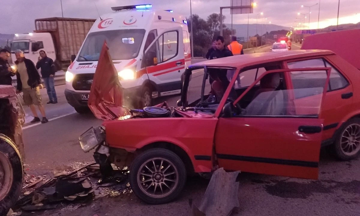 Otomobil tıra çarptı, sürücü hastanede.