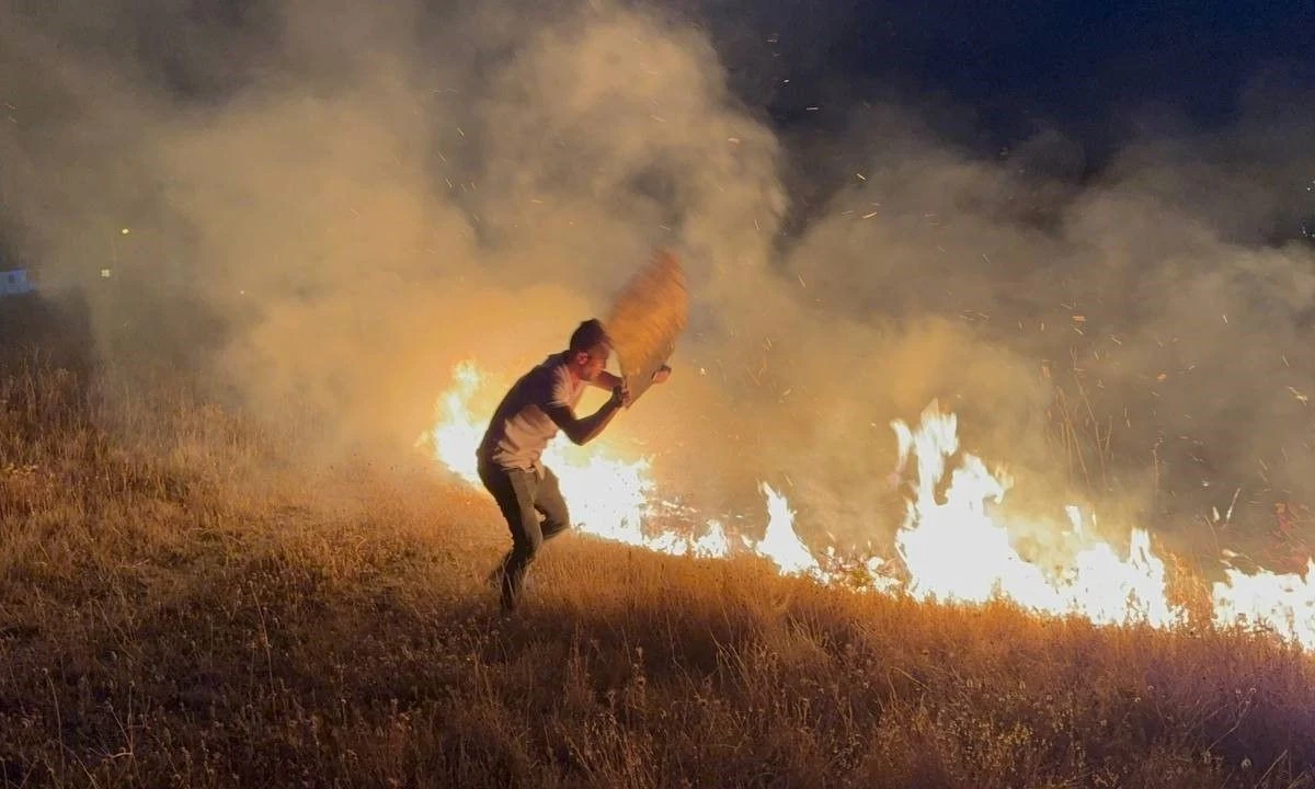 Anız Yangını Can Kaybı Yaşanmadan Bitti