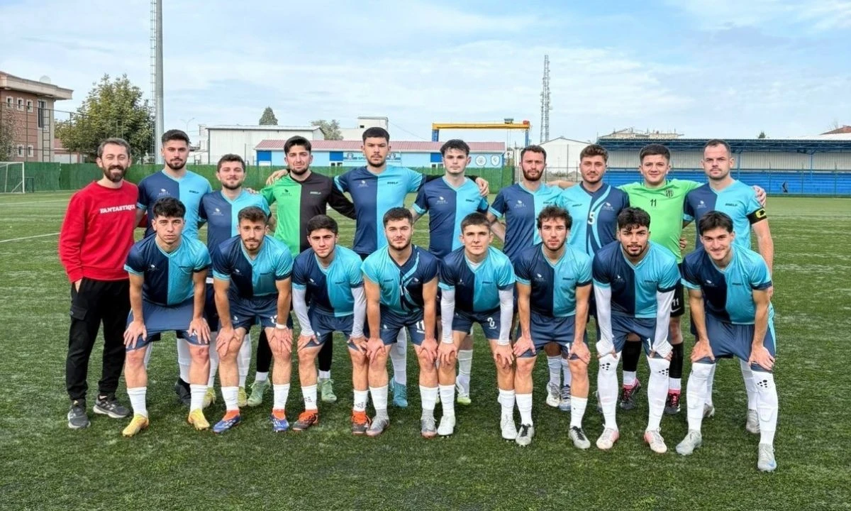 Düzce Üni Futbolcuları Grubunu Namaglup Bitirdi