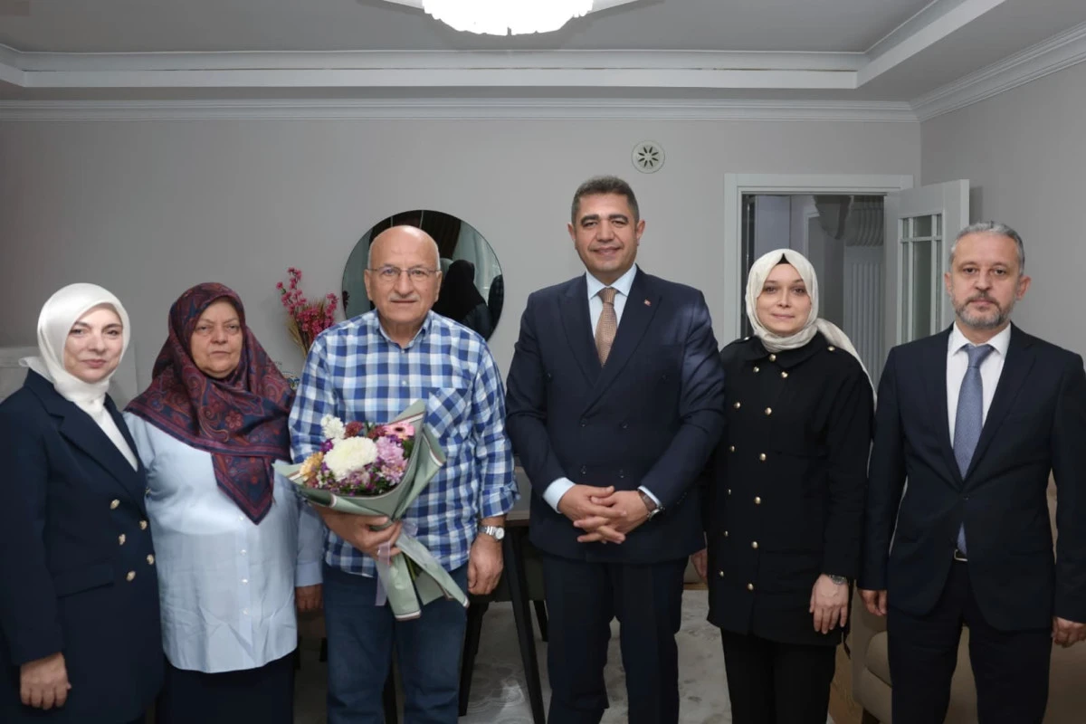 Emekli öğretmenleri unutulmadı tek tek ziyaret etti