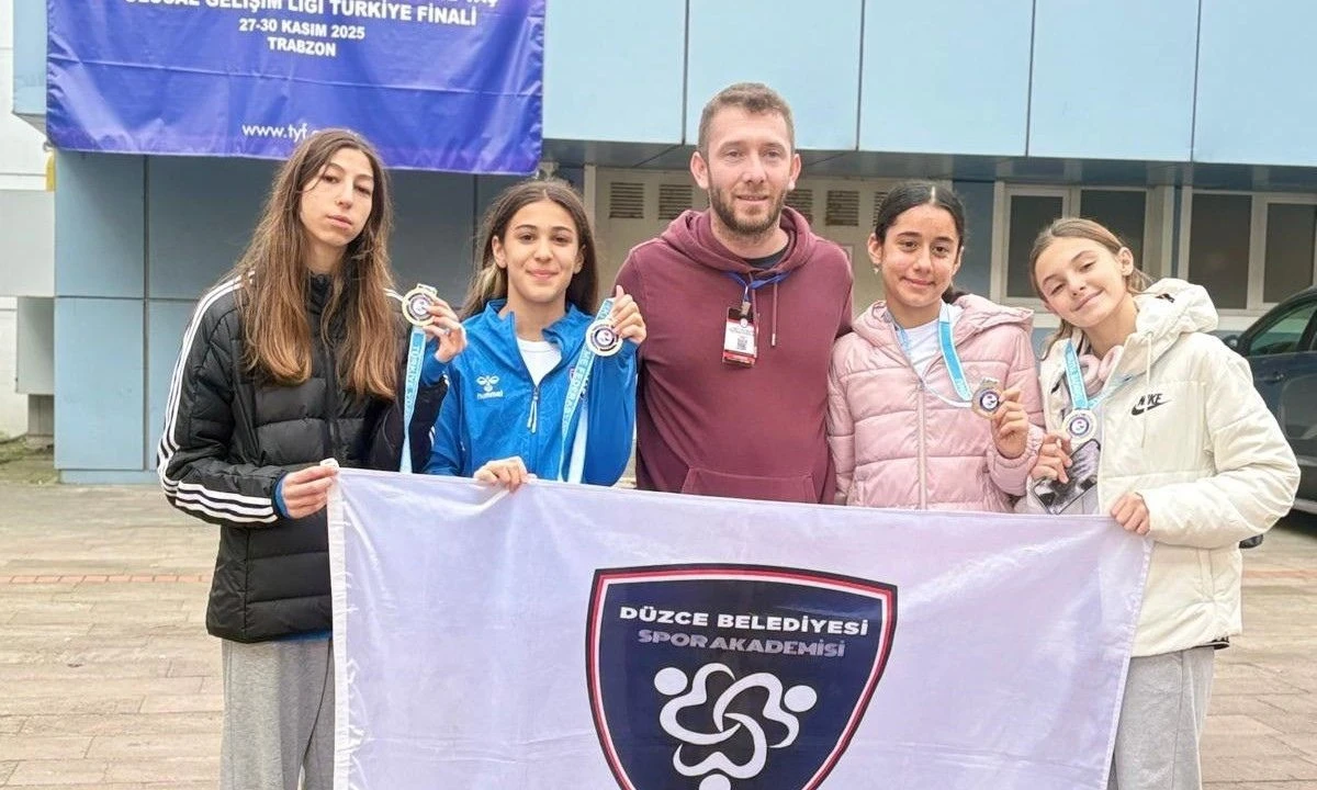 Düzce Spor Akademisi Yüzmeciler Türkiye Finali Derecesi
