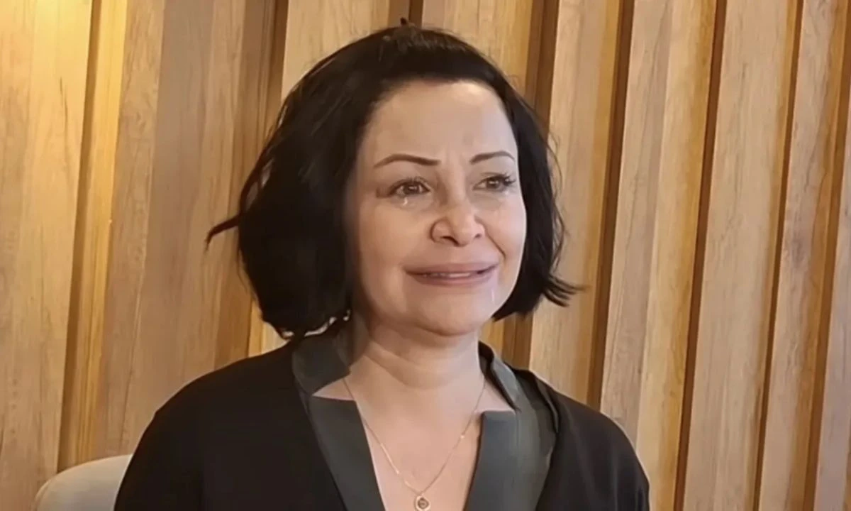 Evrim Akın, sunuculuğunu yaptığı 'Ev Gezmesi' programından çıkartıldı