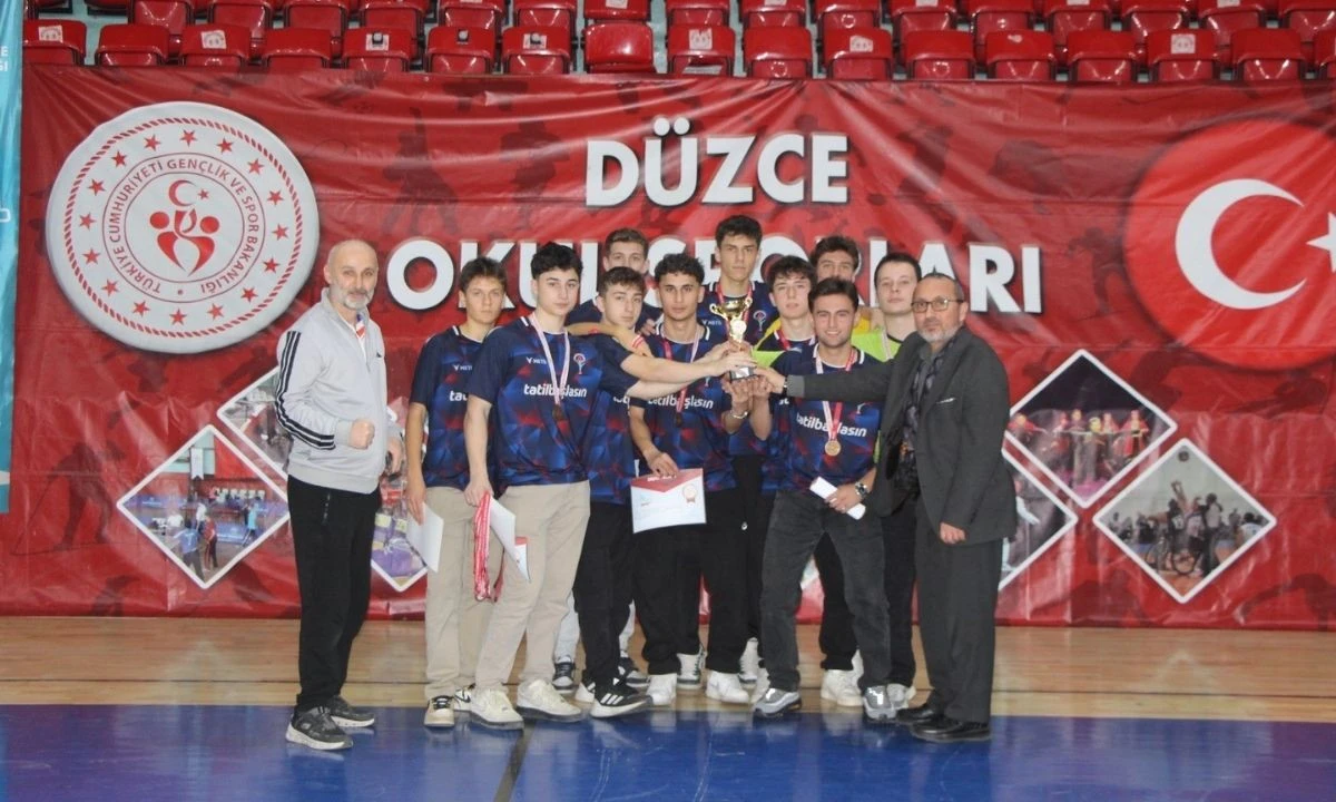 Düzce Spor Lisesi Futsal İkincisi Oldu