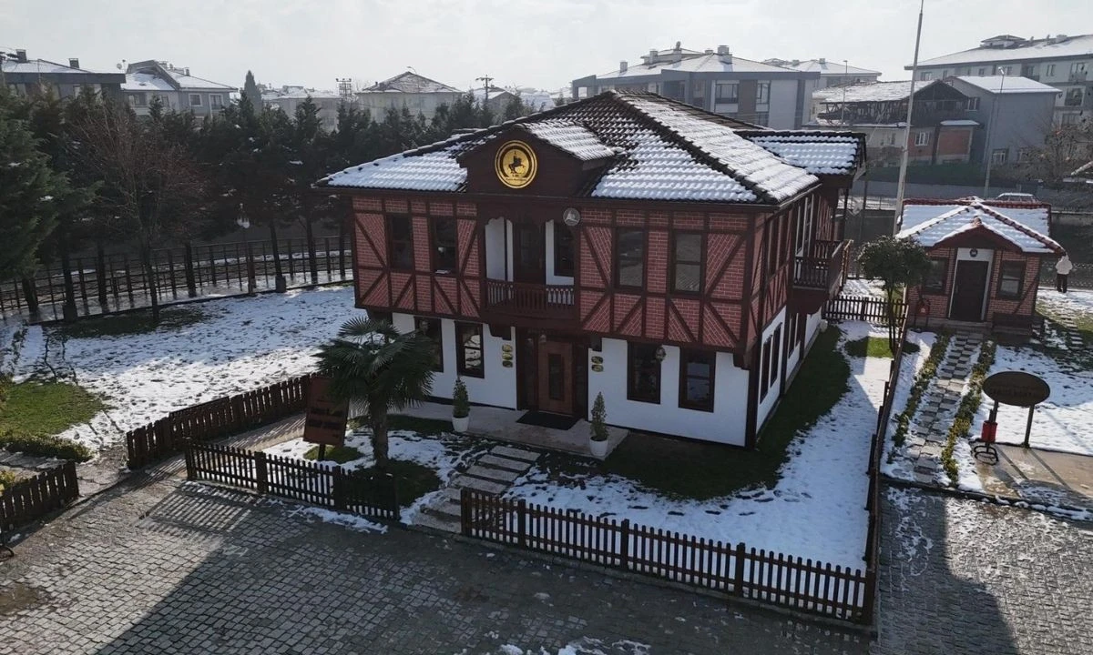 Gençler yeni kütüphaneye yoğun ilgi gösteriyor