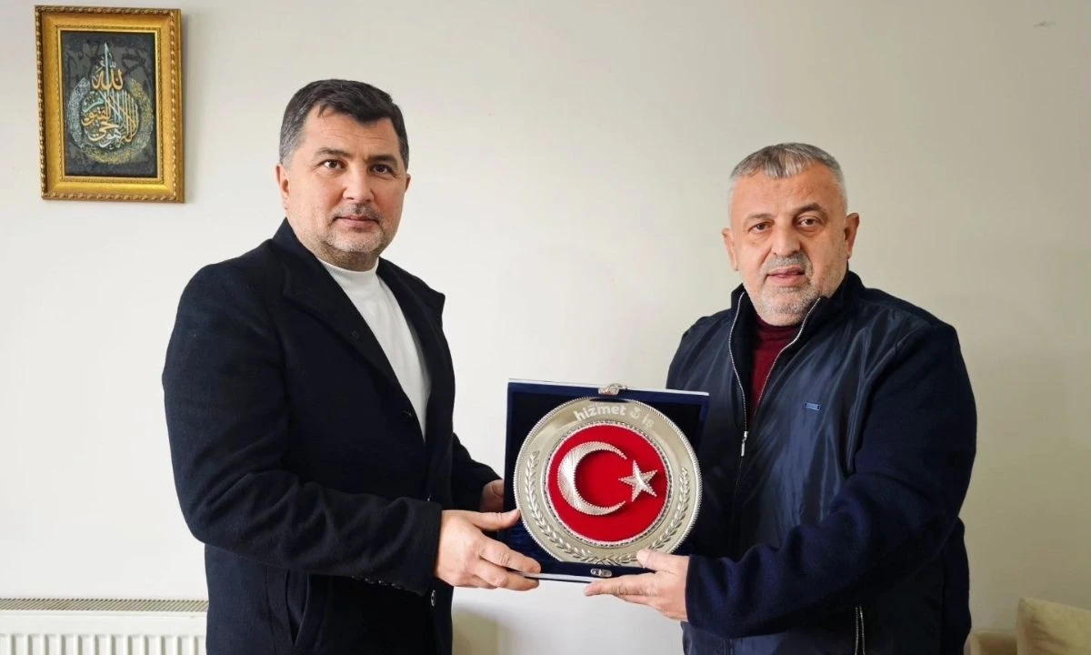 Esen'den Öztürk'e Hediyeli Ziyaret