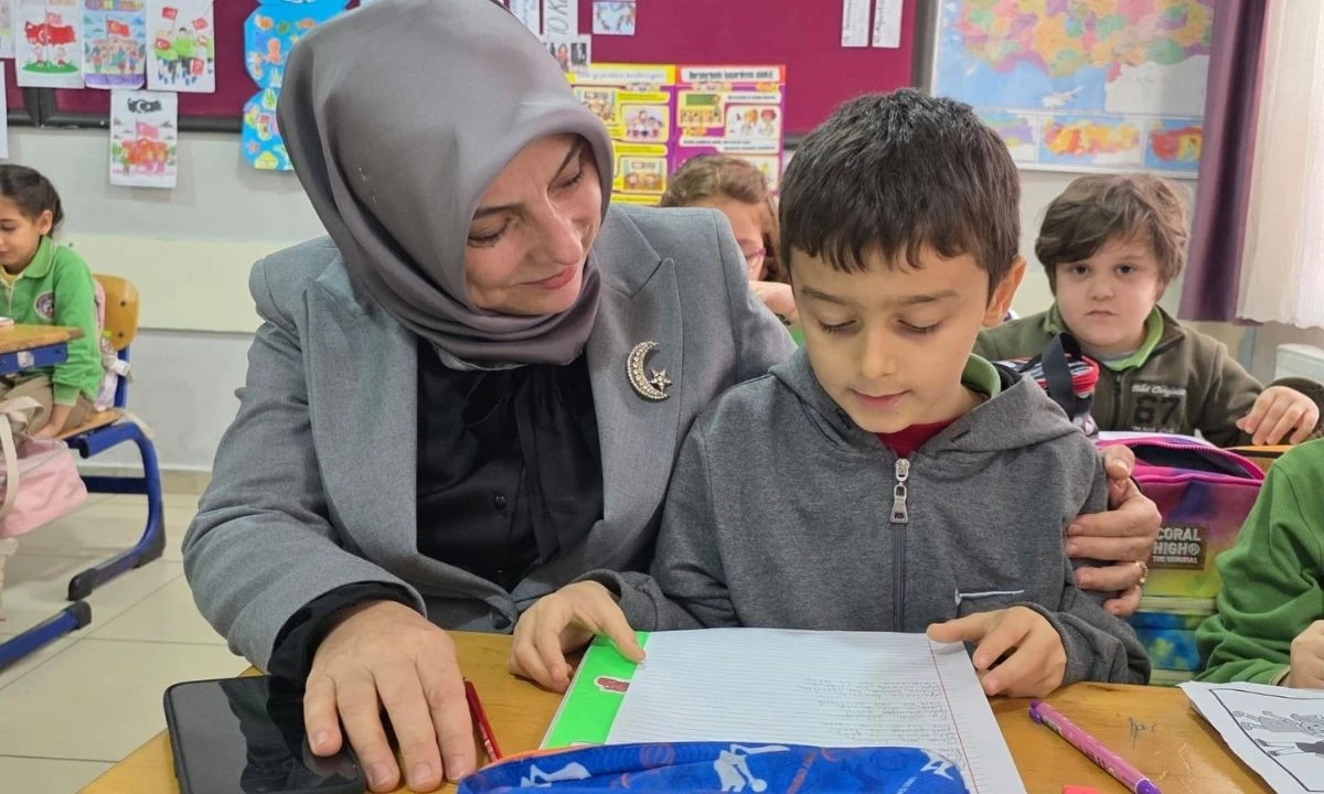 TOBB İlkokulu'nda Özer Öğrencilerle Buluştu