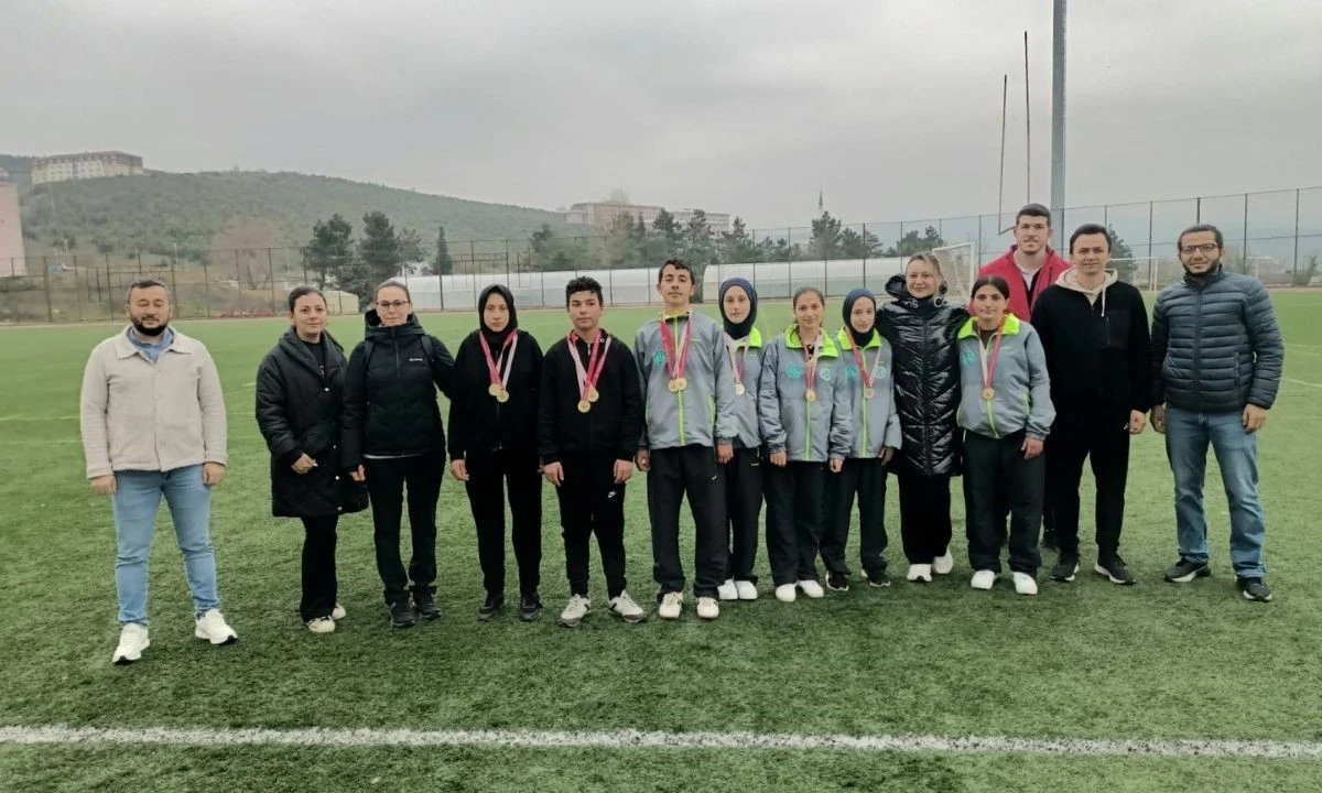 Düzce’de özel sporcular atletizm müsabakalarında büyük mücadele