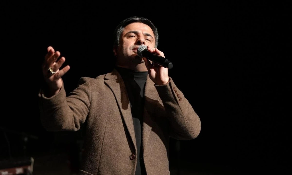 Düzce’de Ramazan Gecesi: Sedat Uçan İlahi Konseriyle Salonu Coşturdu