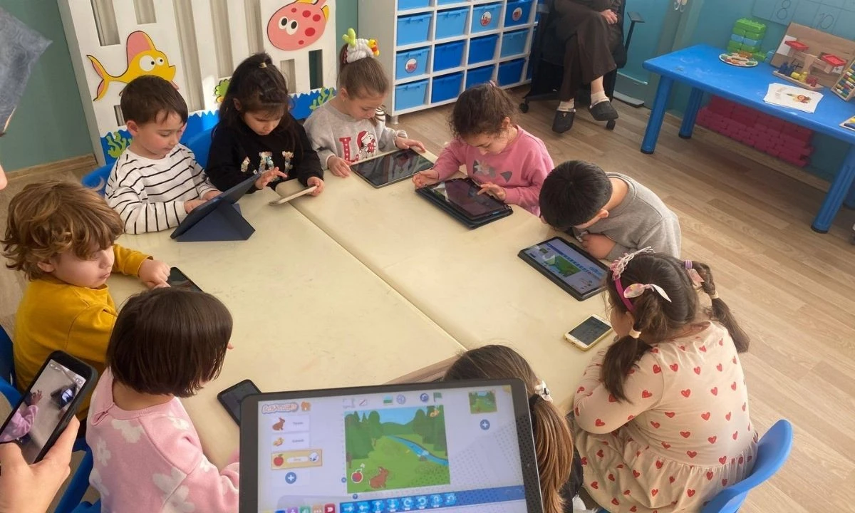 Minik zihinler kodlama dünyasıyla tanıştı