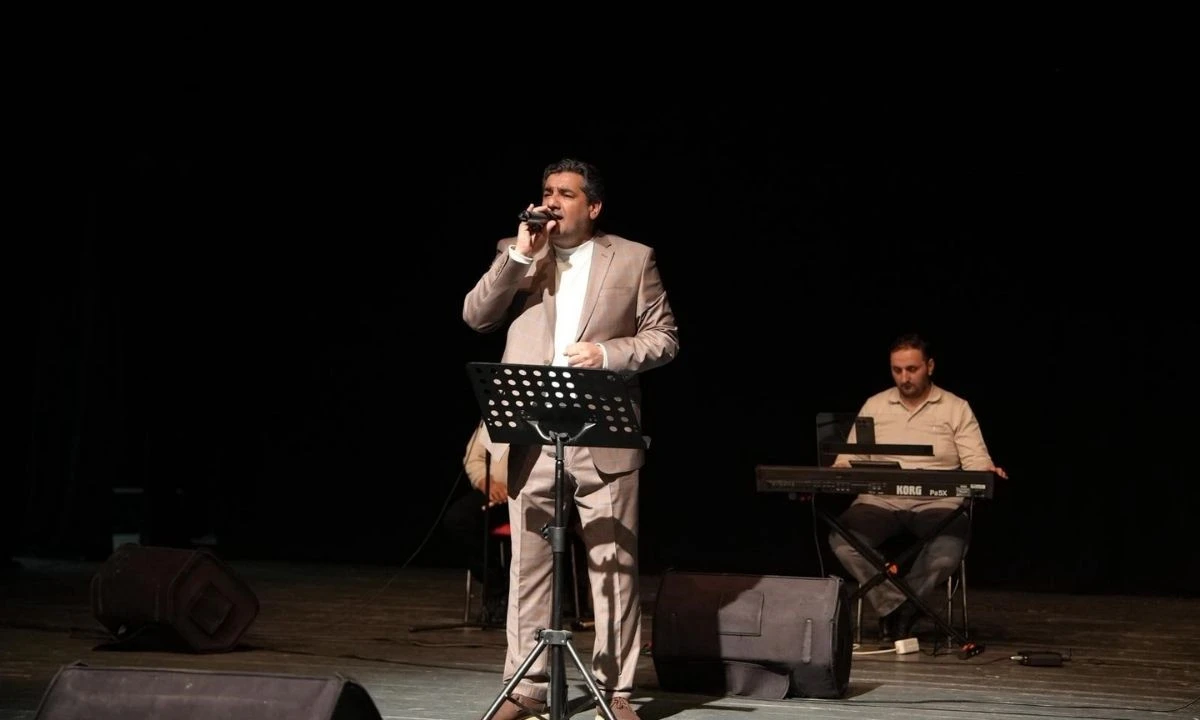 Düzce’de Mehmet Yiğit Rüzgarı! Teravih Sonrası İlahilerle Gönüller Coştu