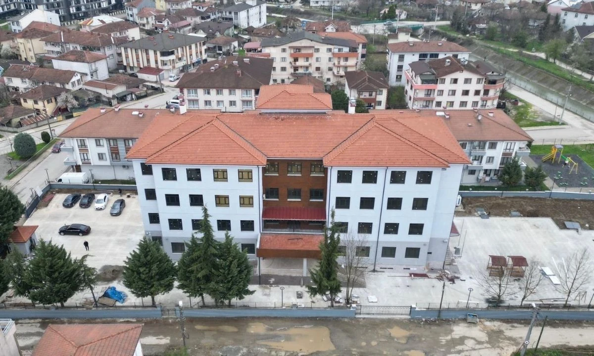Düzce’de 24 Derslikli Şehit Özgür Işık İlkokulu İnşaatı Sürüyor