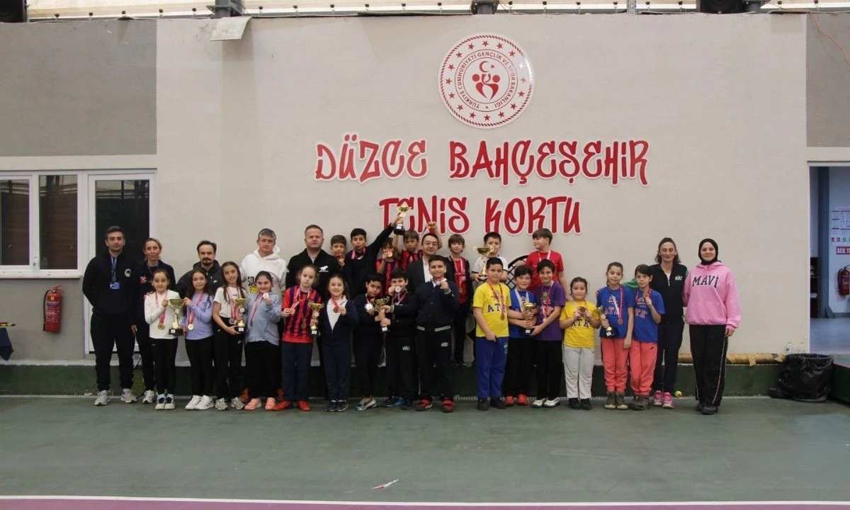 Düzce’de Minikler Kortta: Tenis Şampiyonları Açıklandı