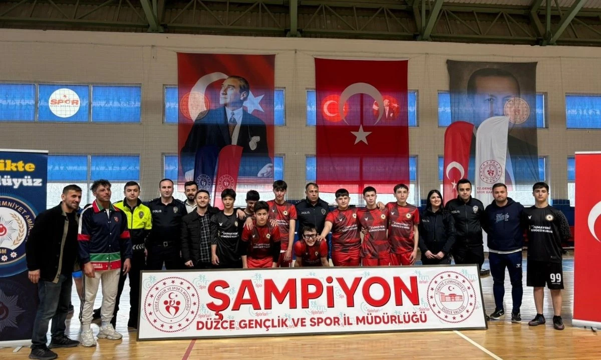 Düzce’de liseler arası futsal turnuvası heyecanı