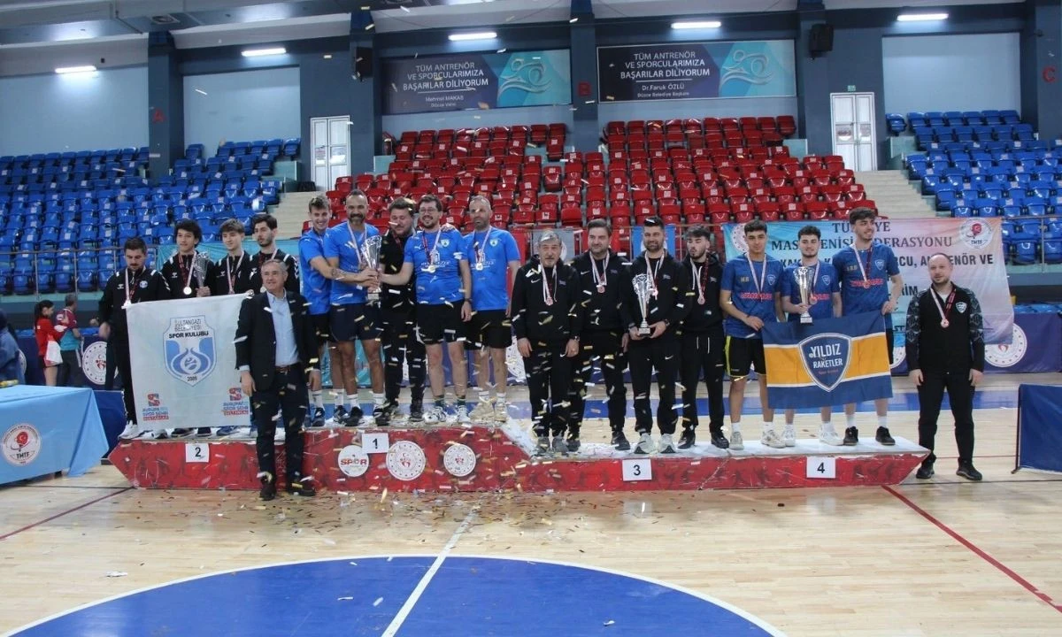 Düzce’de Nefes Kesen Final! Masa Tenisinde Şampiyonlar Belli Oldu