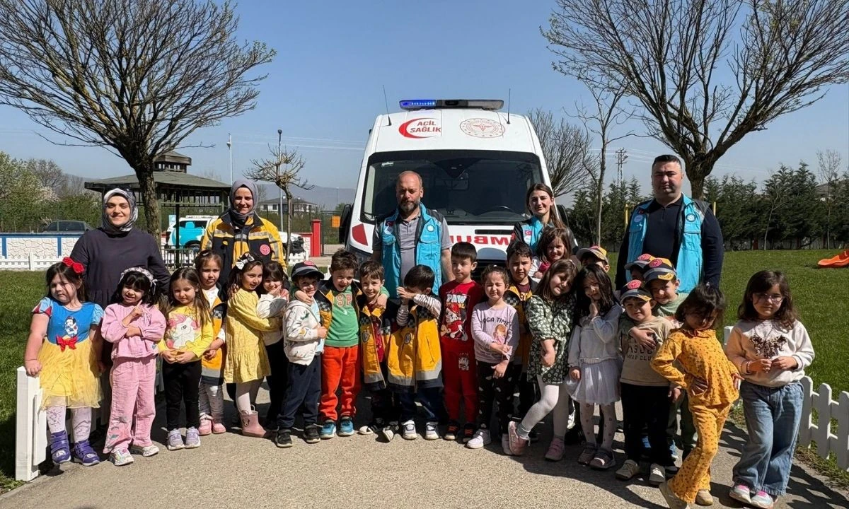 Düzce’de Miniklere Sağlık Eğitimi! Hem Diş Sağlığı Hem 112 Bilinci Anlatıldı