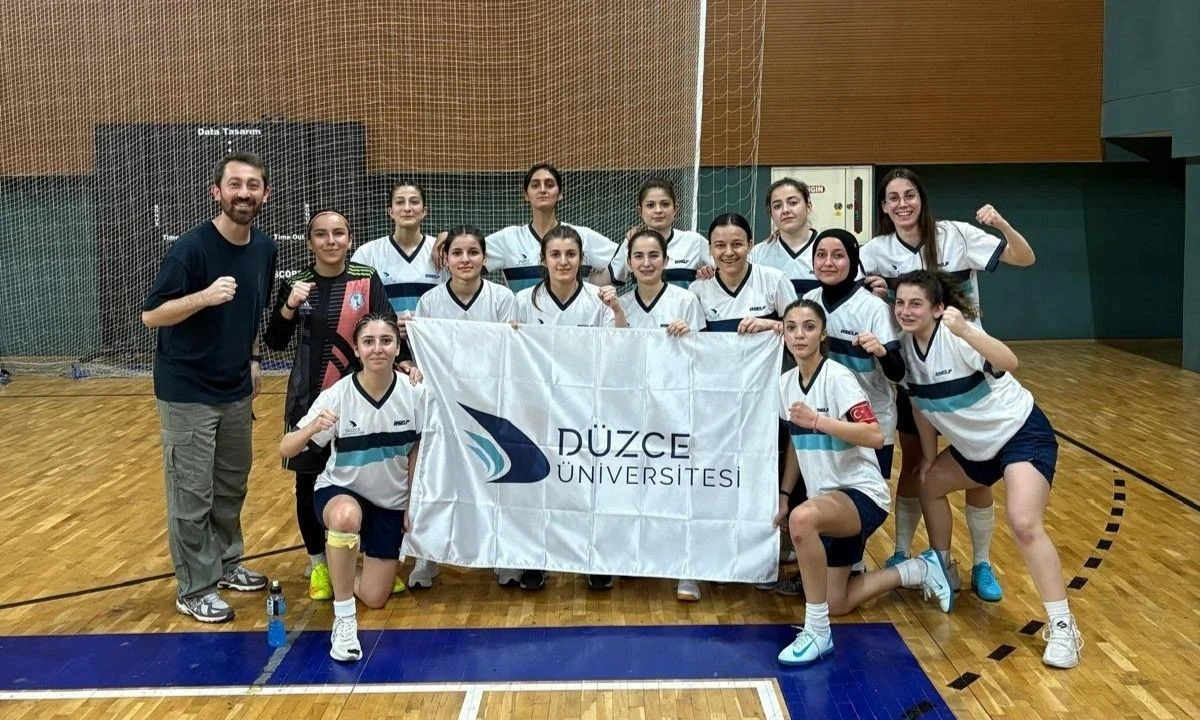 Düzce Üniversitesi’nden Büyük Başarı! Kadın Futsal Takımı Türkiye 2.’si Oldu