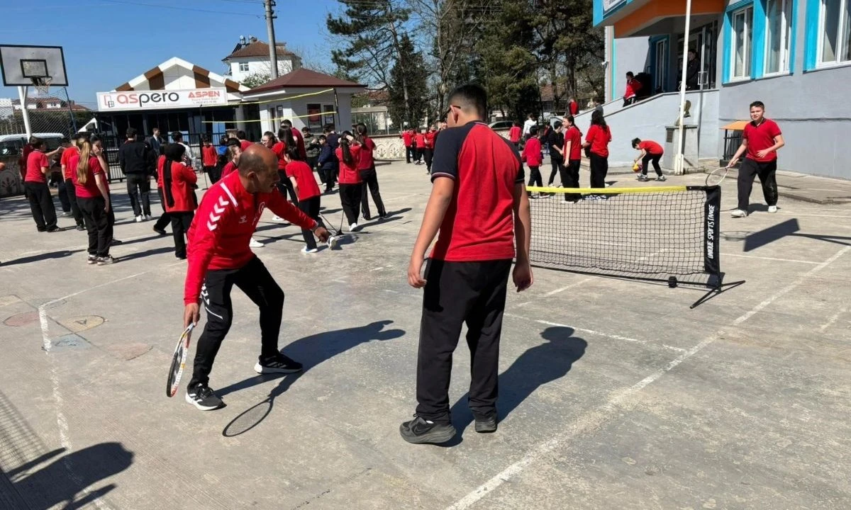 Düzce’de ‘Hareket Okulumda’ Etkinliği: Öğrenciler Sporla Buluştu