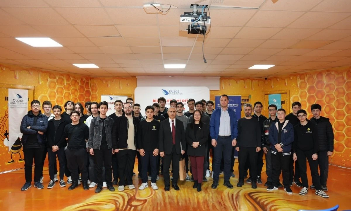 Düzce’de “Yapay Zeka: Günlük Hayatımızın Yeni Gerçeği” Etkinliği Düzenlendi