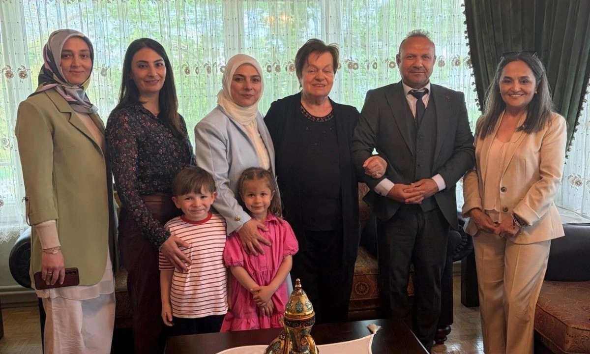 Öğrencilerden Şükran Teyze’ye Duygulandıran Sürpriz