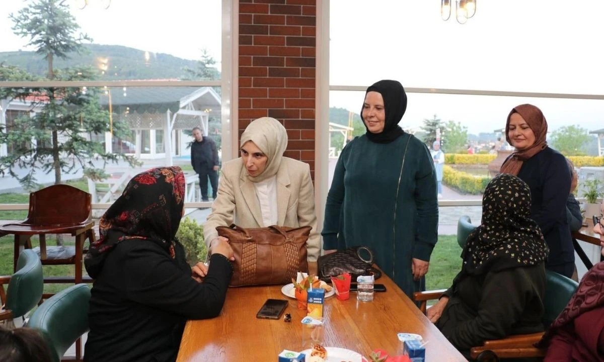 Cumayeri’nde Anneler Günü Coşkusu! Hilaltepe’de Anlamlı Gece