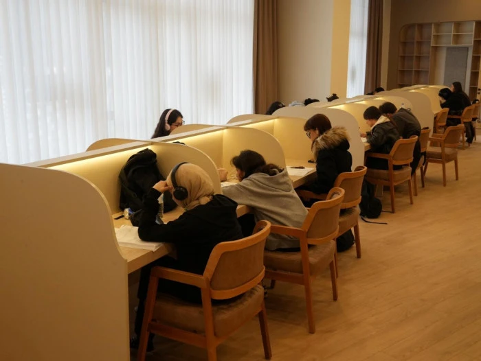 Fibrobeton kütüphanesi, öğrencilerin yoğun ilgisini görüyor