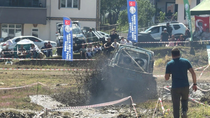 Düzce’de Off-Road festivali nefes kesti: 60 araç zorlu parkurda yarıştı