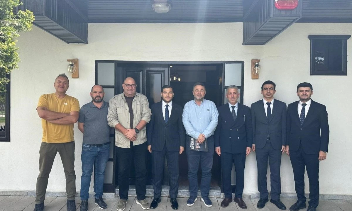 Ülkü Ocakları Düzce Yönetimi’nden Gazeteciler Cemiyeti’ne Ziyaret