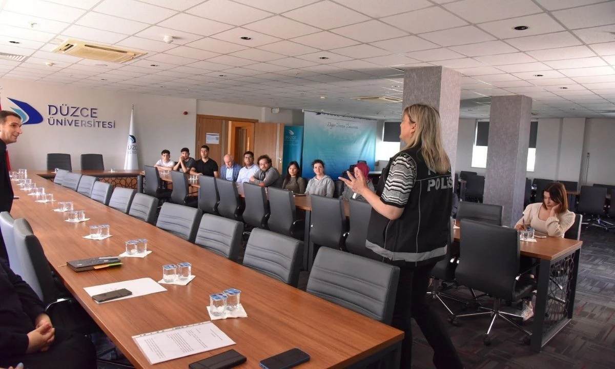 Düzce Üniversitesi’nde Uyuşturucuya Karşı Farkındalık Konferansı Düzenlendi