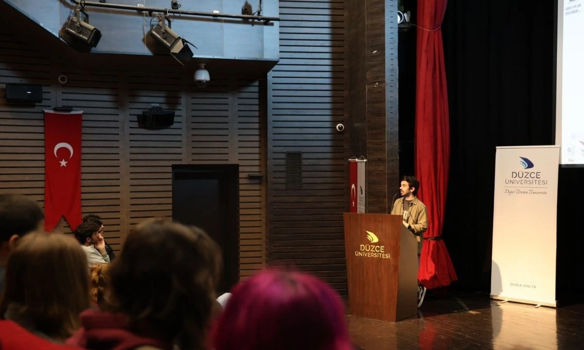 Düzce Üniversitesi’nde “Sesin Yolculuğu” Konferansı: Medyanın Geleceği Anlatıldı