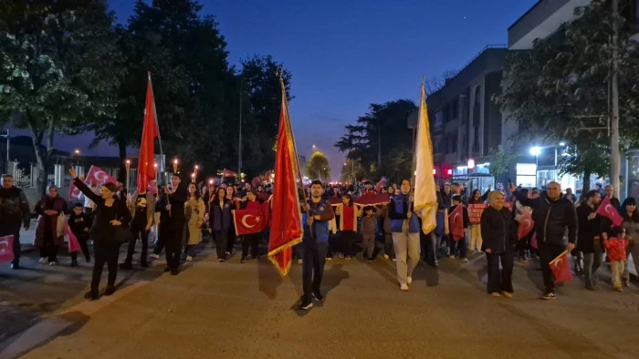 Düzce'de 19 Mayıs coşkusu fener alayı ile başladı