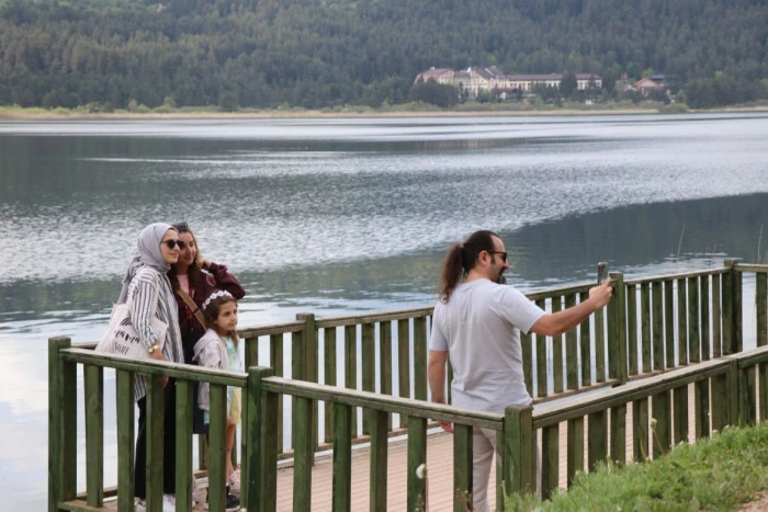 Tatilciler güzel havanın tadını Aban'ta çıkardı