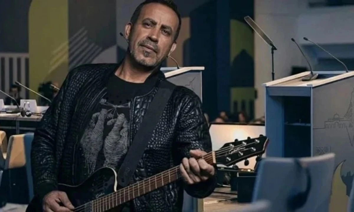 Haluk Levent, konser sırasında rahatsızlandı