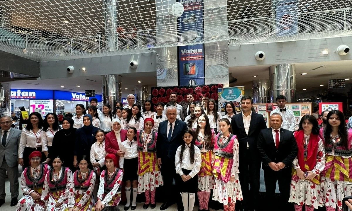 Öğrencilerin Bir Yıllık Emeği Sergide Buluştu