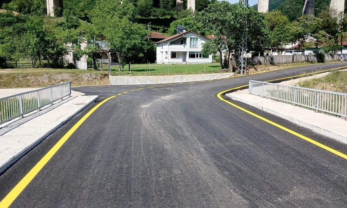 Köy Yolunda Çizgiler Yenilendi