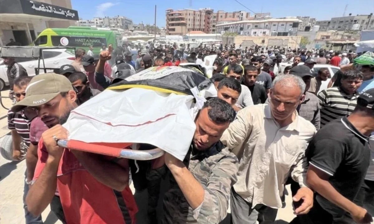 İsrail'in Gazze'de mülteci kampına düzenlediği saldırıda 3 kişi hayatını kaybetti