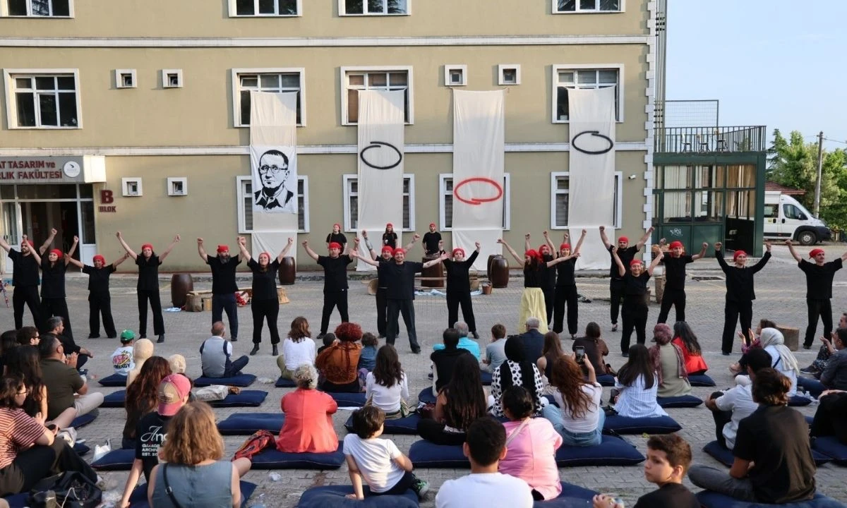 Düzce Üniversitesi'nde 'Hafıza' Festivali Sanatseverlerle Buluştu