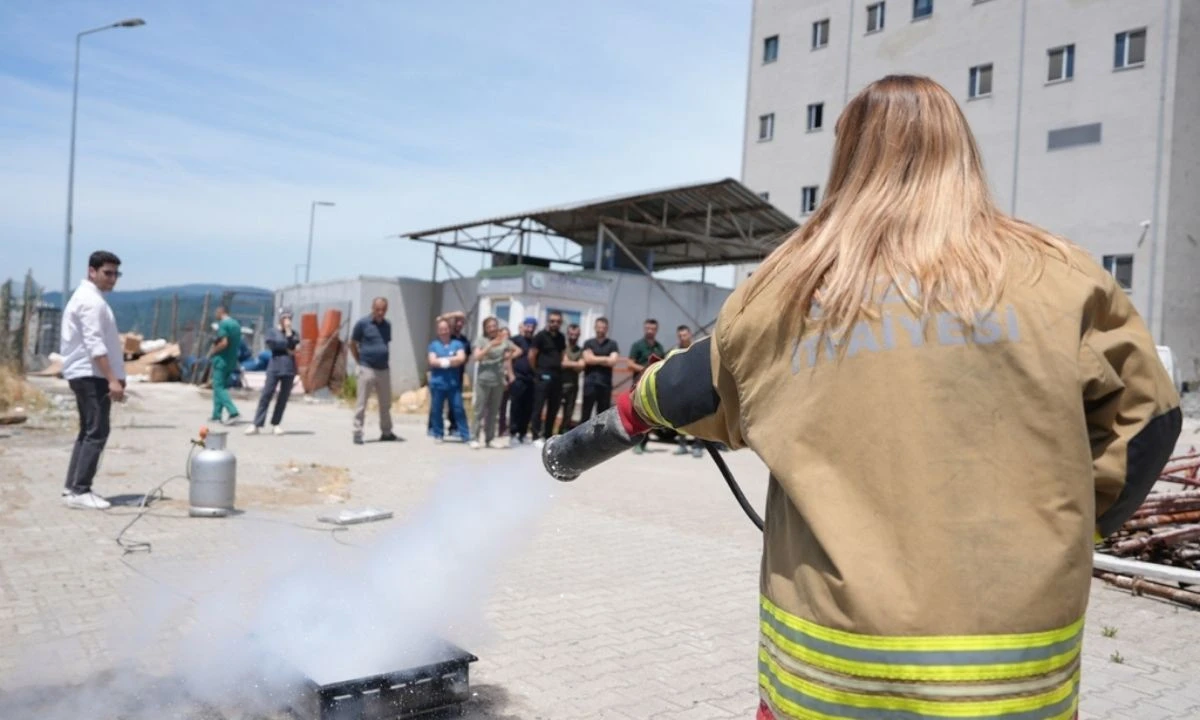 Düzce’de Hastane Personeline Yangın ve Acil Durum Eğitimi