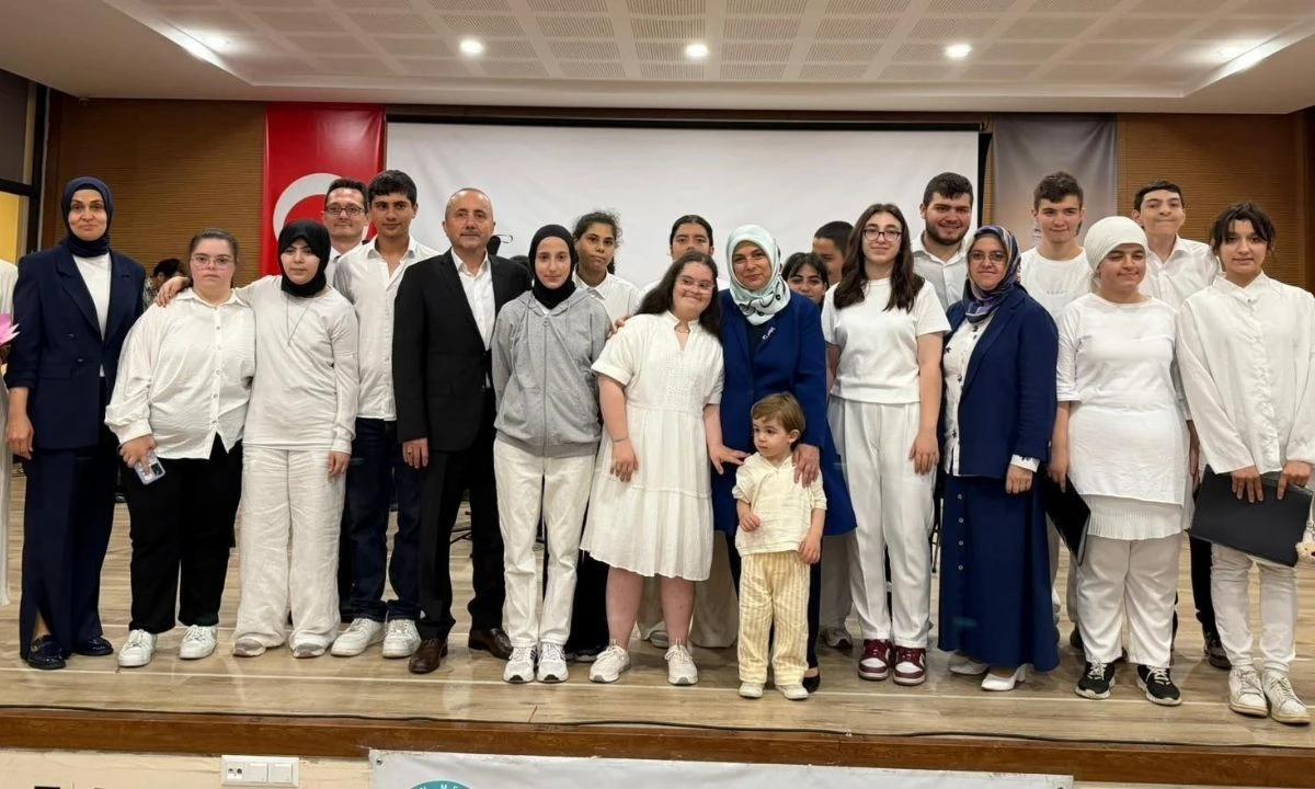 Düzce’de Özel Öğrencilerden Duygulandıran Yıl Sonu Etkinliği