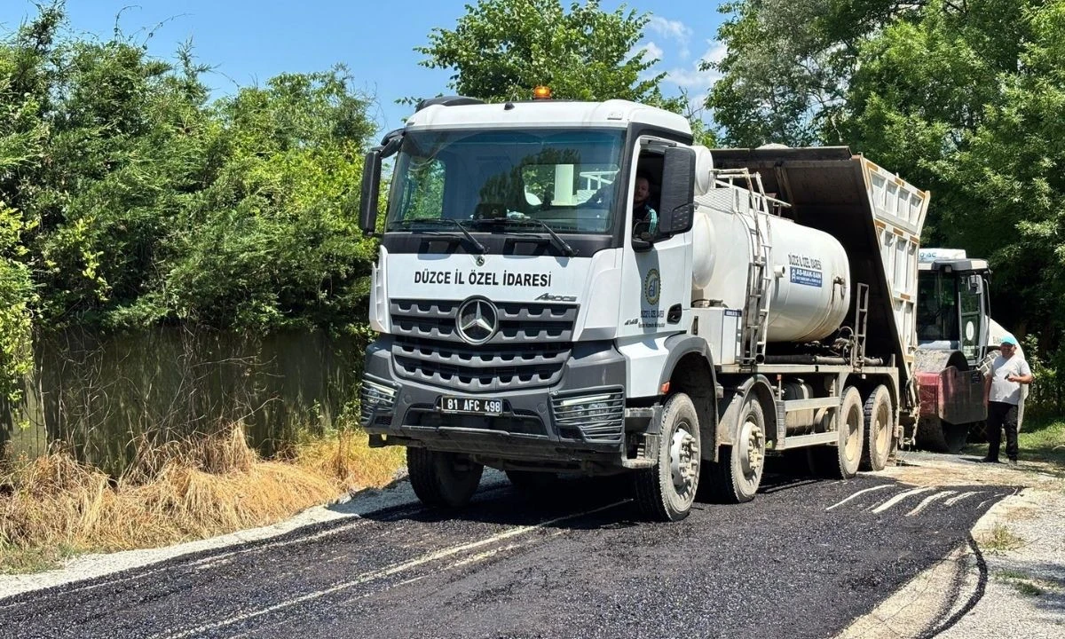Karadere Hasanağa Köyü’nde Asfalt Çalışması Sürüyor