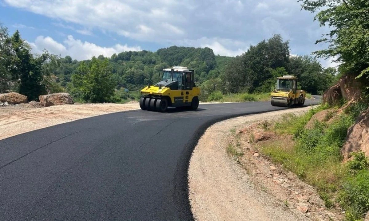 Aksaklar Köyü’nde Sıcak Asfalt Çalışması Tamamlandı