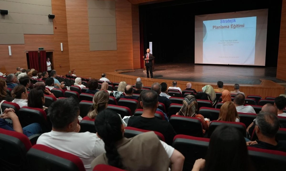 Düzce'de Belediyelere Stratejik Yönetim Eğitimi