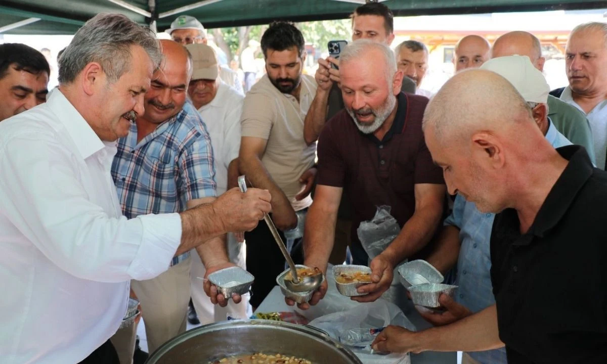 Cumayeri'nde Muharrem Bereketi Paylaşıldı