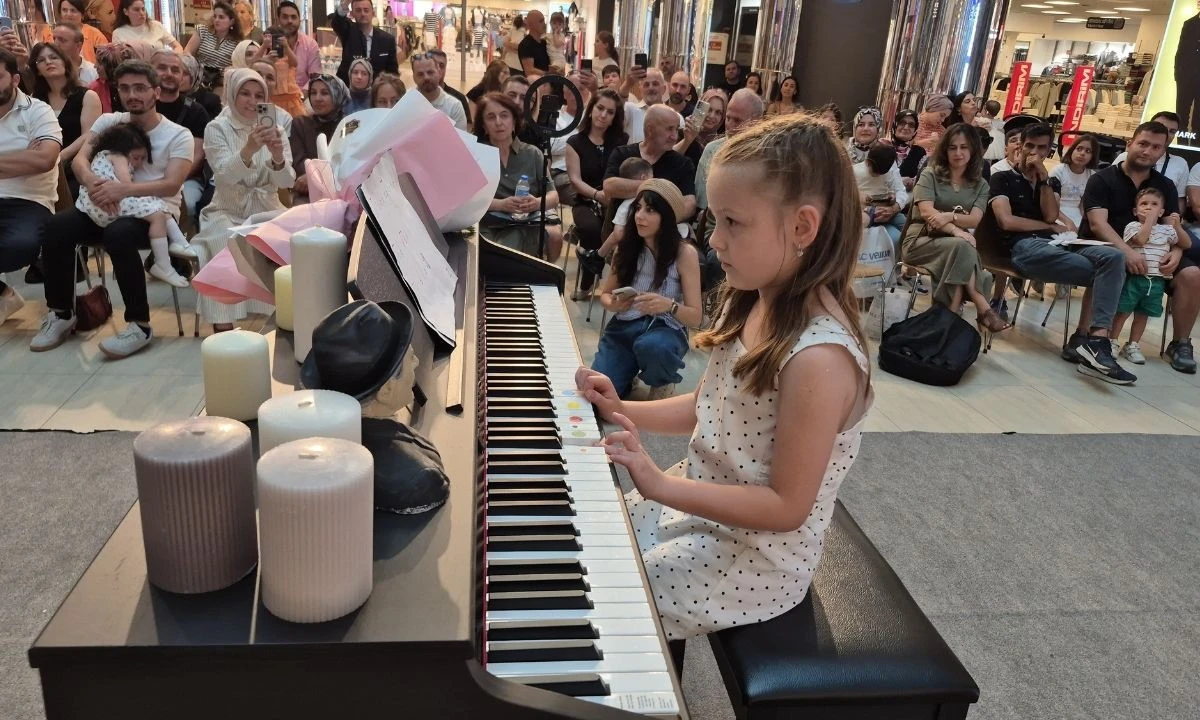 Minik Parmaklardan Büyük Konser