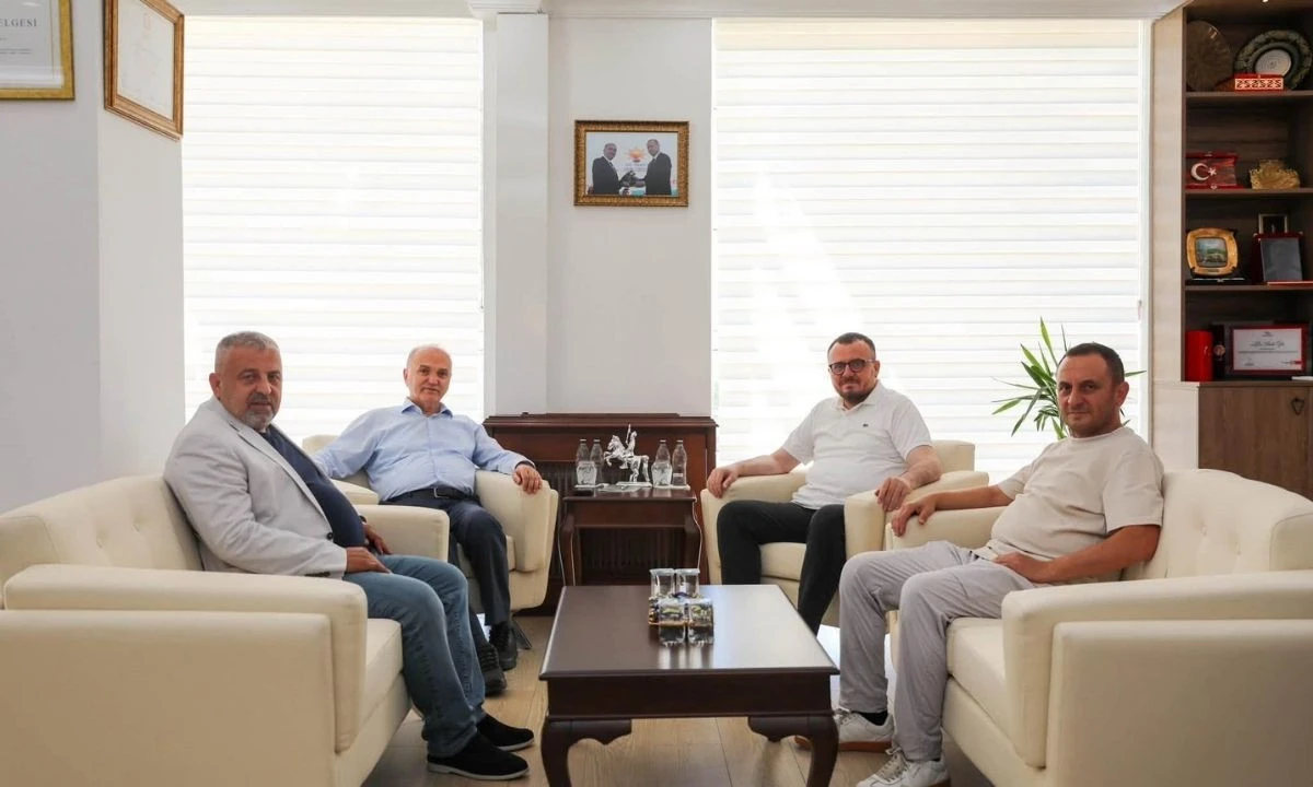 Başkan Özlü, Düzce'nin Gündemini Konuklarıyla Değerlendirdi