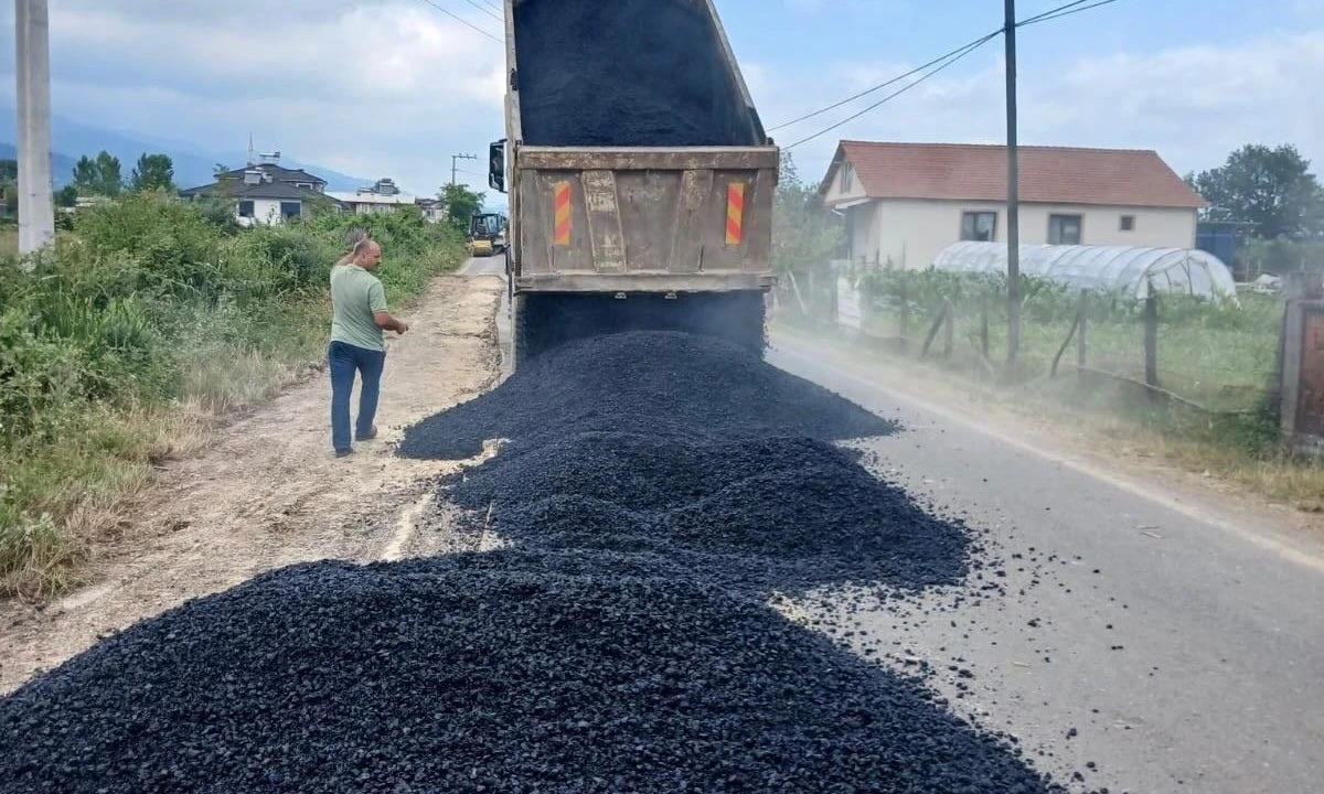 Bozulan Yollar Tek Tek Onarılıyor