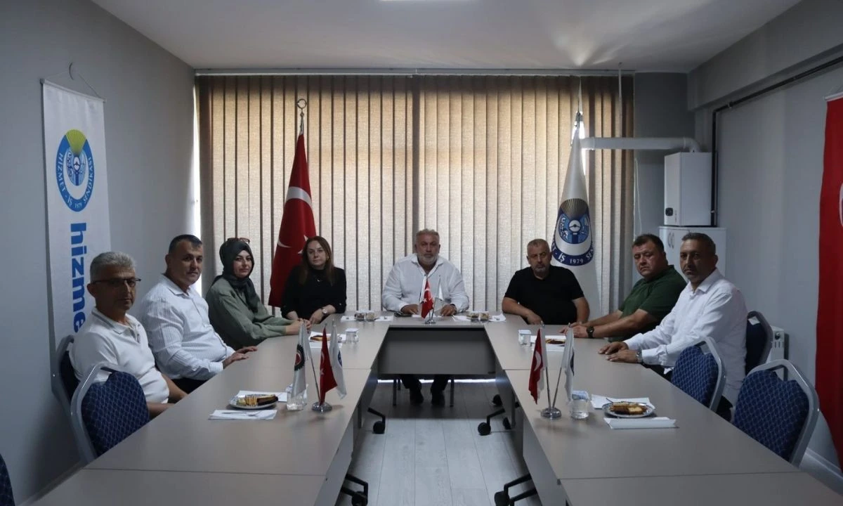 HAK-İŞ Düzce'de 15 Temmuz'da Birlik ve Dayanışma Mesajı Verdi