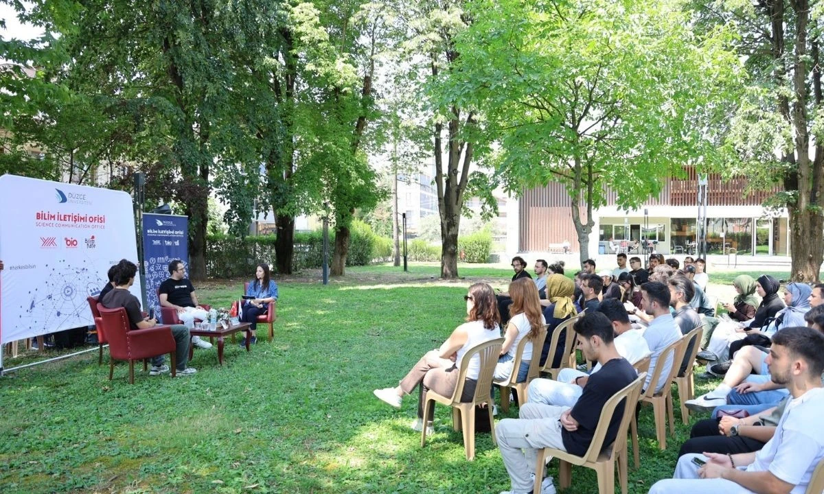 Düzce Üniversitesi'nden Yapay Zeka Mesajı: Yazılımcılar Bitmeyecek, Rolü Değişecek