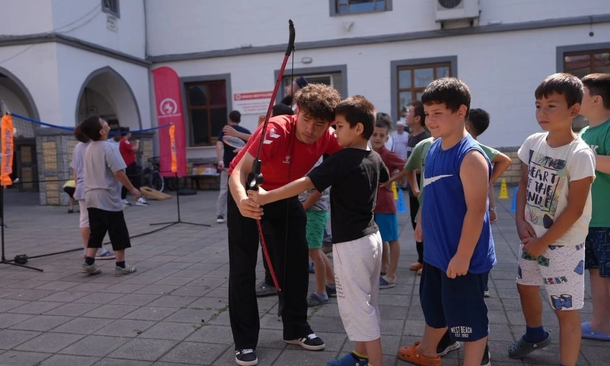 Düzce'de 'Hareket Camide' Etkinlikleri Devam Ediyor! Çocuklar Sporla Buluştu