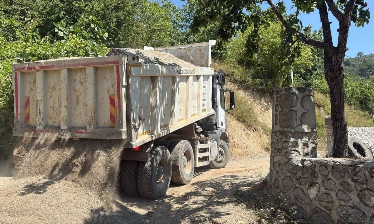 Kızılüzüm Köyü Yolu Yenileniyor