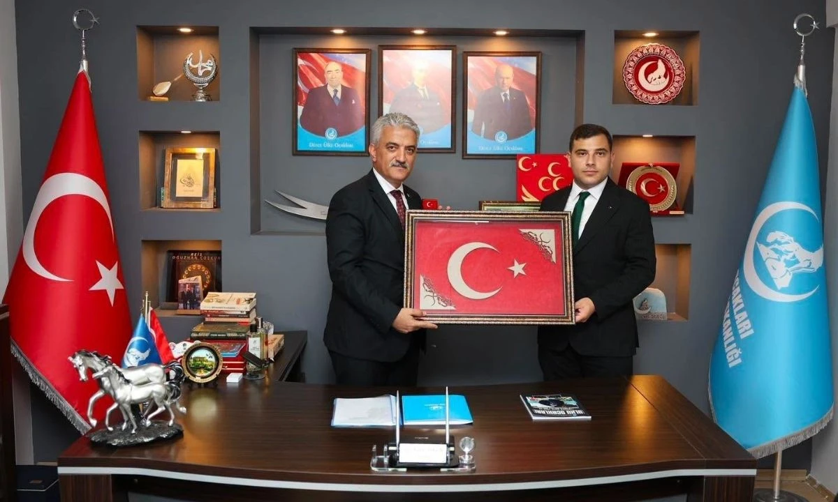 Mehmet Makas'tan Ülkü Ocakları Düzce İl Başkanlığı'na ziyaret